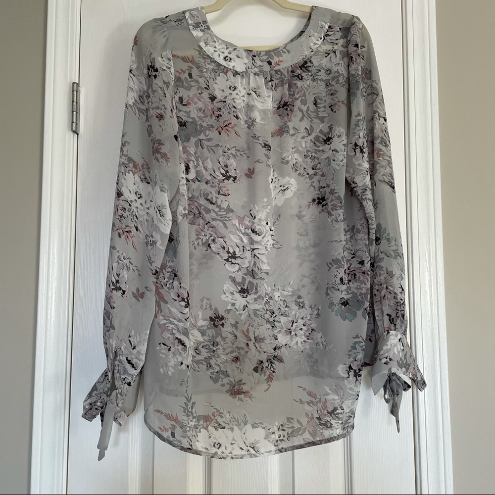 RW&Co Floral Sheer Long Sleeve Blouse Size Medium - Picture 2 of 4